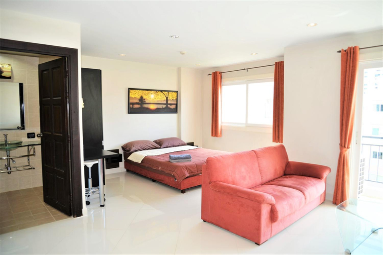 Bedroom 2, Park Lane studio apartment with swimming pool view Pattaya, Pattaya