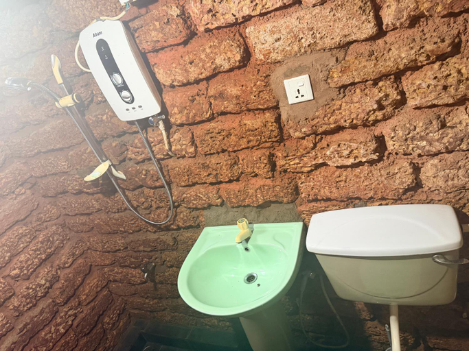 Bathroom 2, Kamatha Eco Lodge, Hingurakgoda