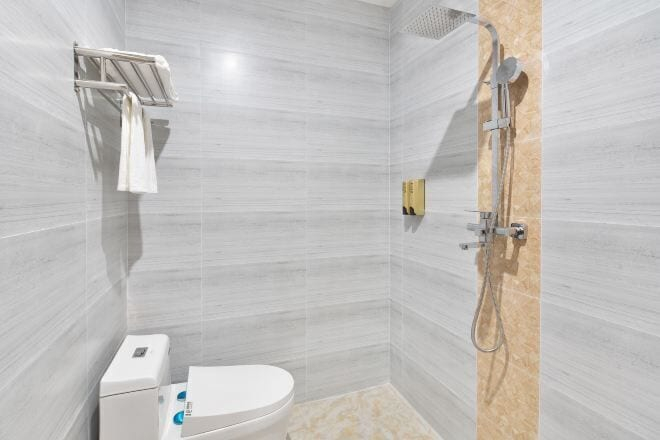 Bathroom 3, Lingshui Sancai Business Hotel, Hainan