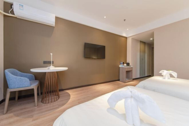 Bedroom 3, Airport Grand Hotel, Zhuhai