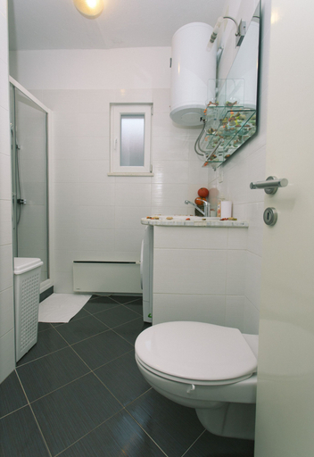 Room 5, Beachfront Holiday Home With Pool Mami, Marina