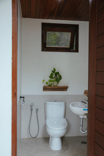 Bathroom 3, Suara Ombak, Badung