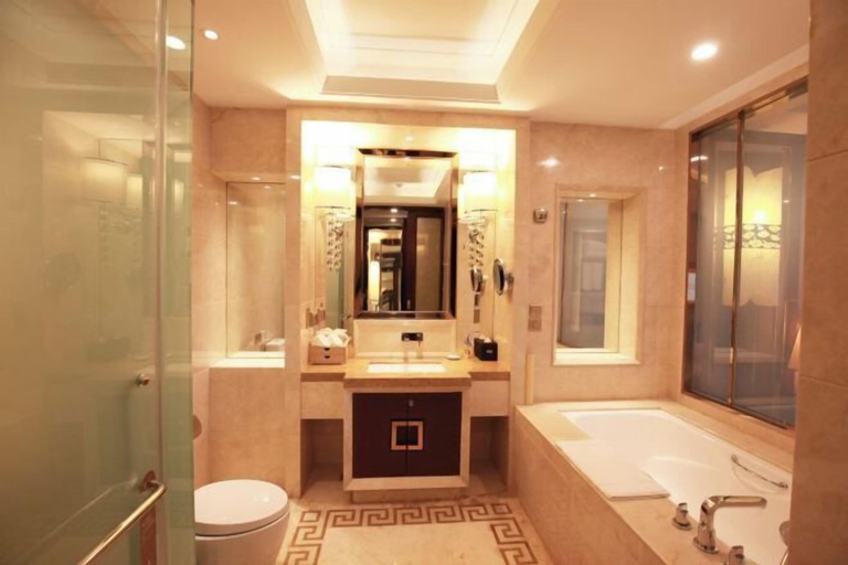 Bathroom 5, DIANNAN PHOENIX HOTEL, Honghe Hani and Yi