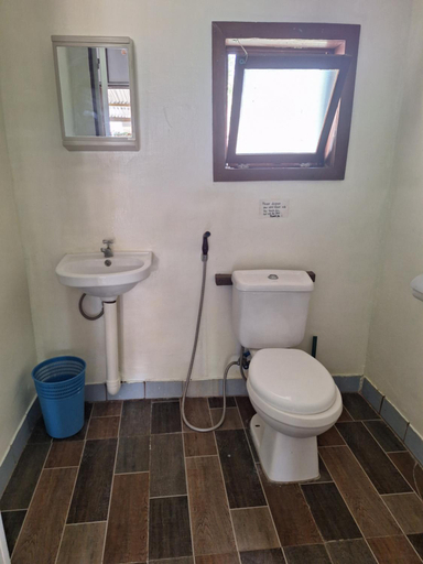 Bathroom, Genevieve Guest House, Maria