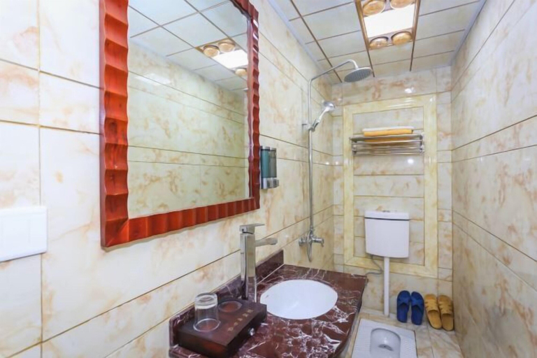 Bathroom 3, Xinping Hotel, Chengdu