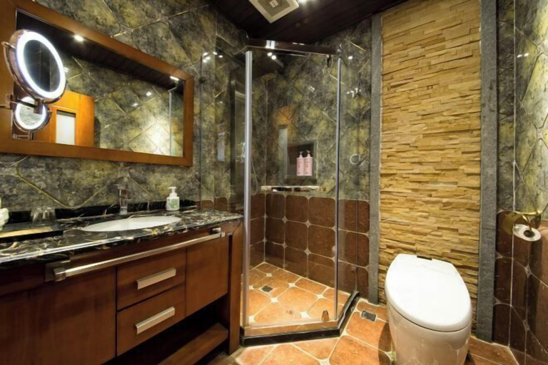 Bathroom 4, Chengli Chengwai Inn, Lijiang