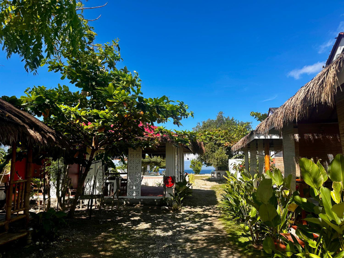 Others 5, UZURI KUBO HUTS, Moalboal