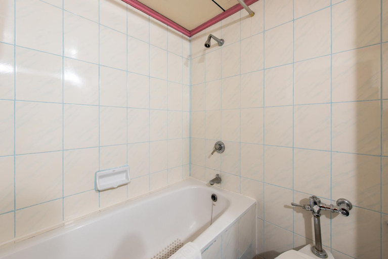 Bathroom 4, Elizabeth Hotel, Phaya Thai