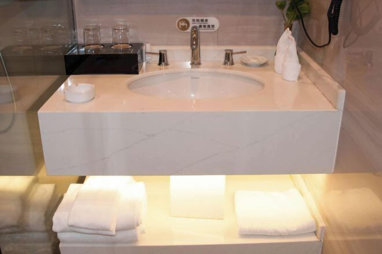 Bathroom 4, Yuquan Island Hotel, Nanchang
