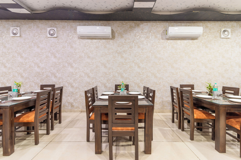 Restaurant 2, Treebo Arya Palace With Swimming Pool, Dehradun