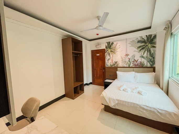 5, The Town - By Namal, El Nido