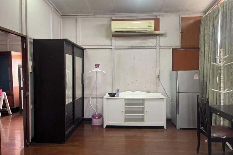 Room 3, home rama4, Khlong Toey