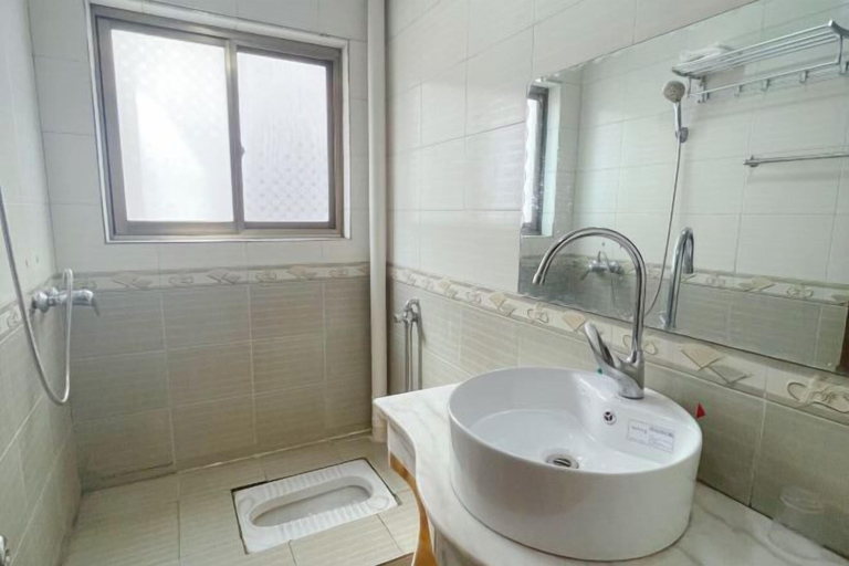 Bathroom 3, Zhanlaoshi Hostel, Shangrao