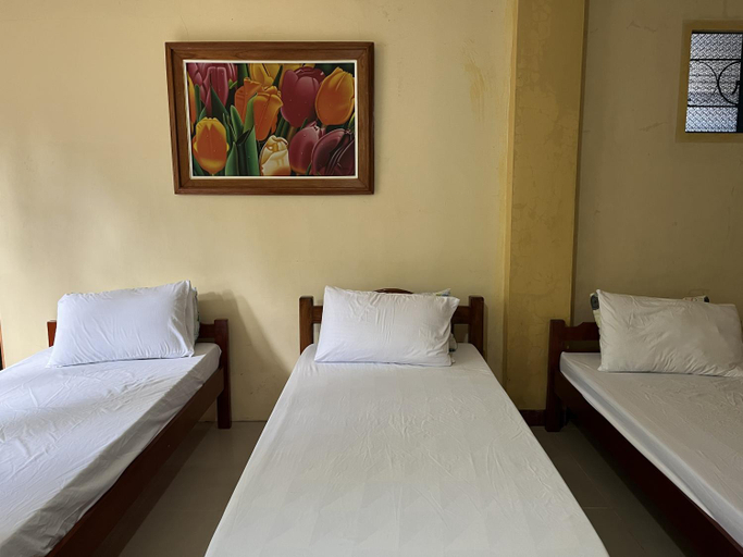 Bedroom 2, Brussels Garden Inn, Lagawe