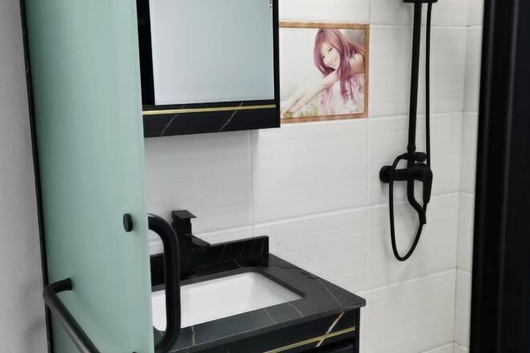 Bathroom 2, Zizhong Yonghao Business Hotel, Neijiang]]