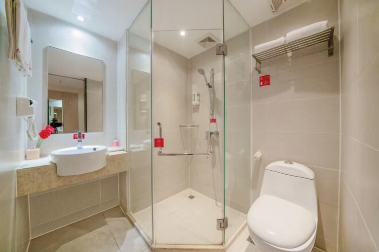 Bathroom 3, Red Lantern Traders Hotel, Nanning