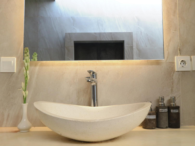 Bathroom 4, Villa Sinergi Seminyak 5, Badung