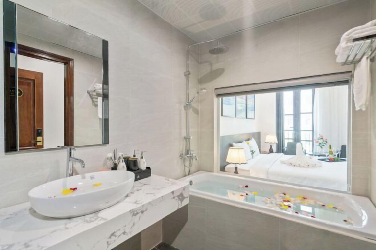 Bathroom 4, The Enchanted Ha Long Hotel - Bai Chay Beach, Hạ Long