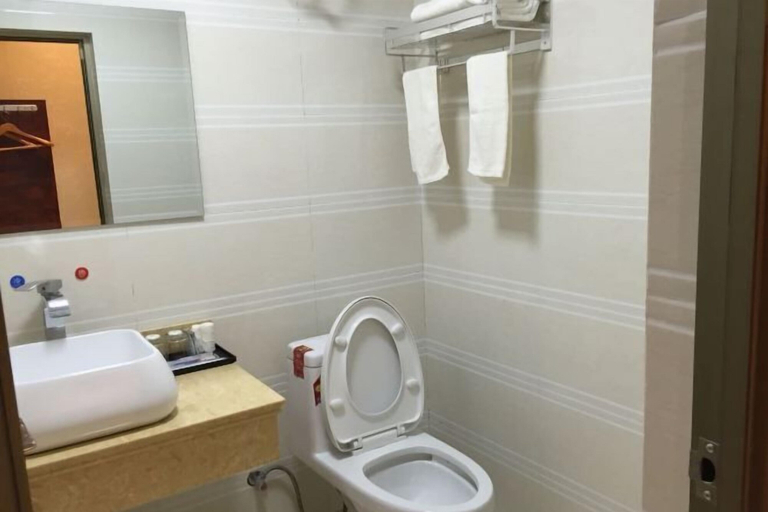 Bathroom, Guiding Yulong Hotel, Qiannan Buyei and Miao