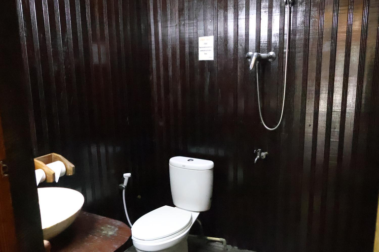 Bathroom 2, Rimba Orangutan Ecolodge, West Kotawaringin