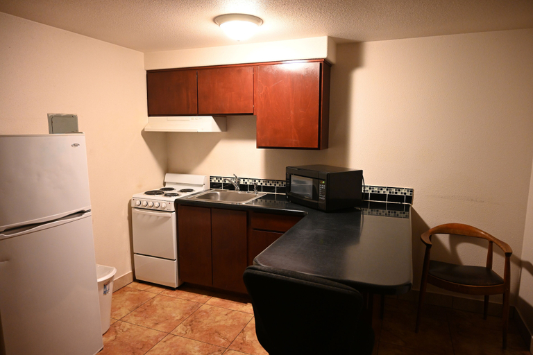 Private kitchen 2, Airport Motel, Franklin