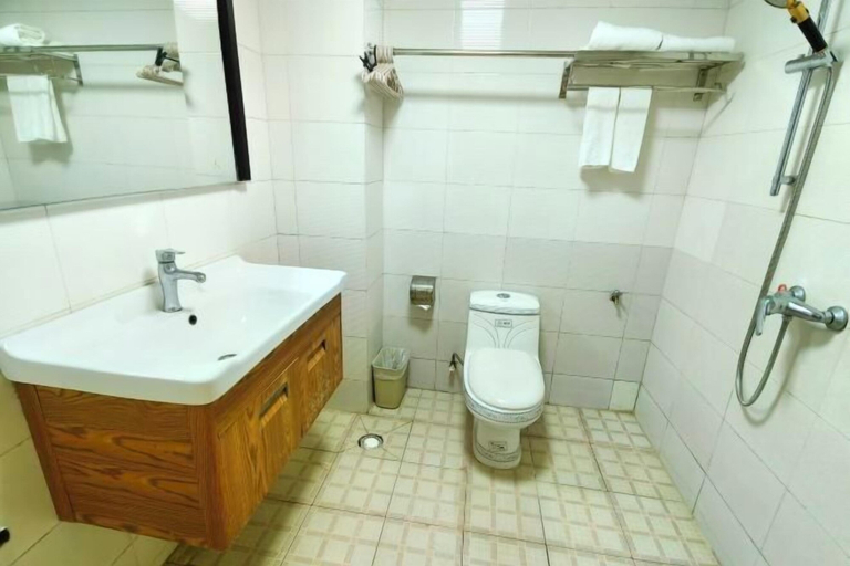 Bathroom 2, Yanyang Heng'an Hotel, Meizhou