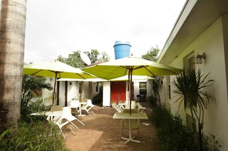 Others 2, Arawak Hotel, Léogâne