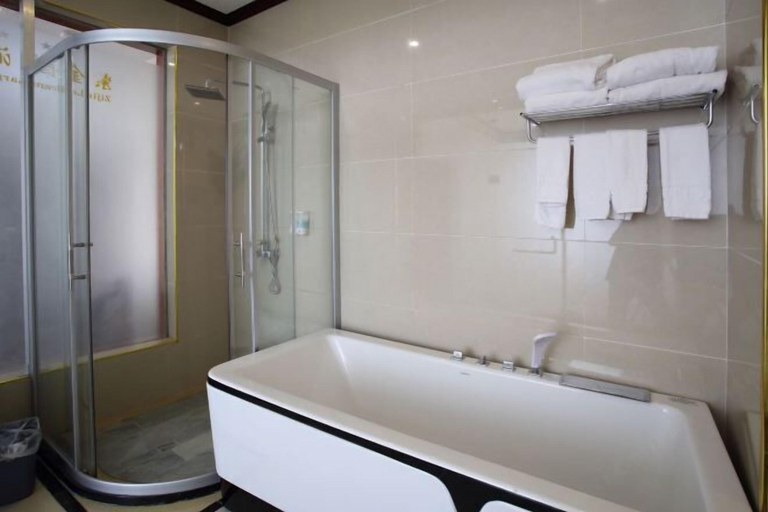 Bathroom 4, Dongxing Zijin Hotel, Fangchenggang