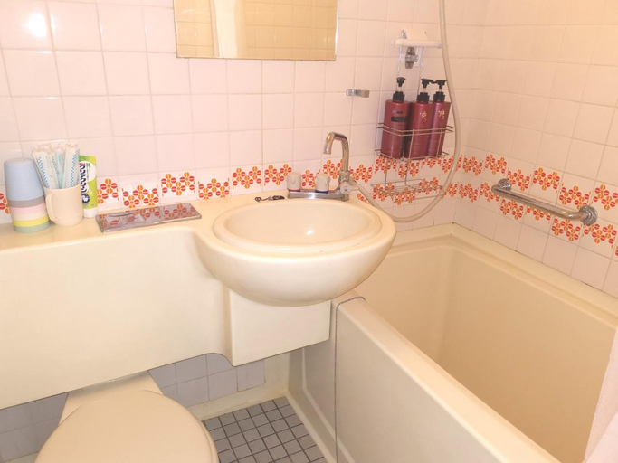 Bathroom, Tokyo B House, Shinjuku