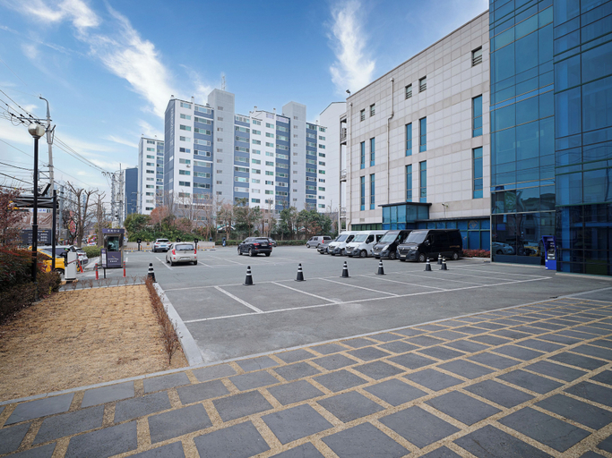 Exterior & Views 2, Queen Vell Hotel & Wedding, Dong