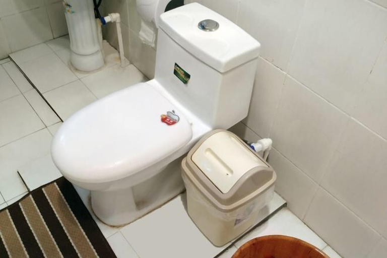 Bathroom, Penglai Inn Mount Hua, Weinan