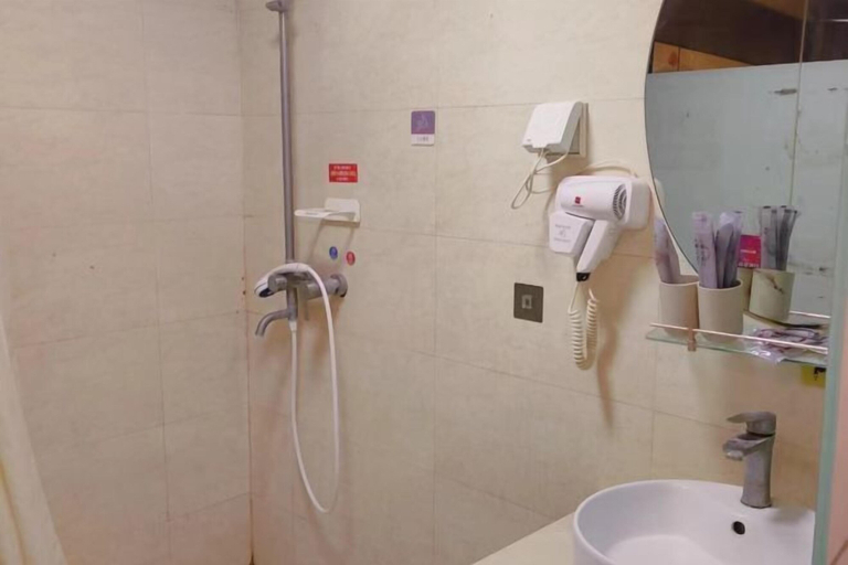 Bathroom 3, Shankee Hotel (Fei County), Linyi