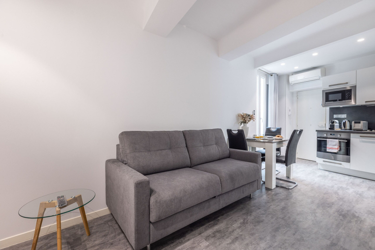 Room 2, 2 Pieces Moderne Felix Faure A1b232, Alpes-Maritimes
