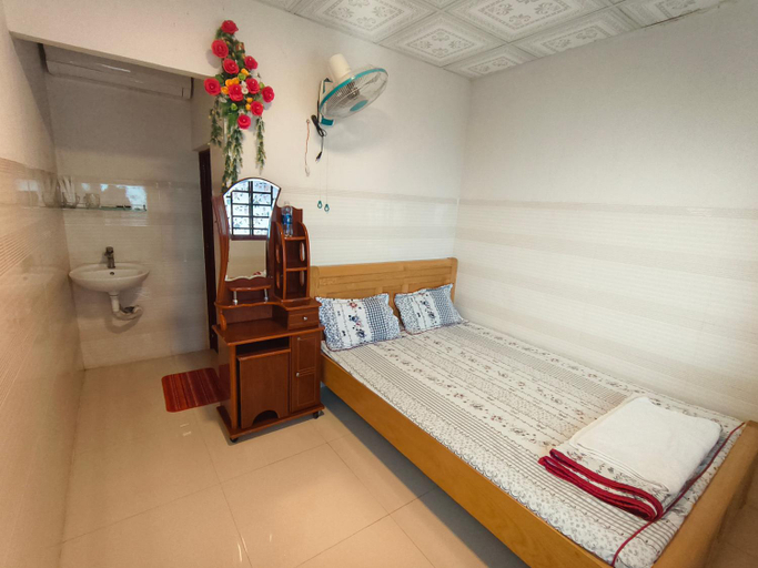 Bedroom 2, Luc Thach - Quan an & Homestay, Tuy An