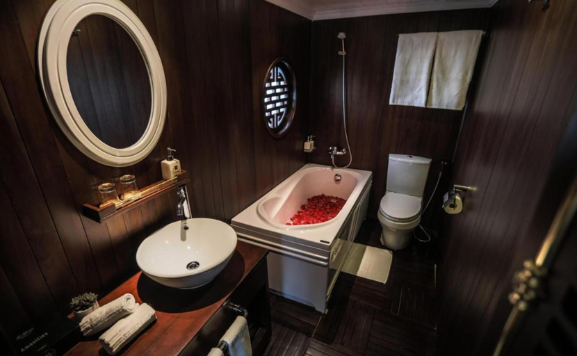 Bathroom 3, Le Journey Premium Cruise Ha Long, Hạ Long