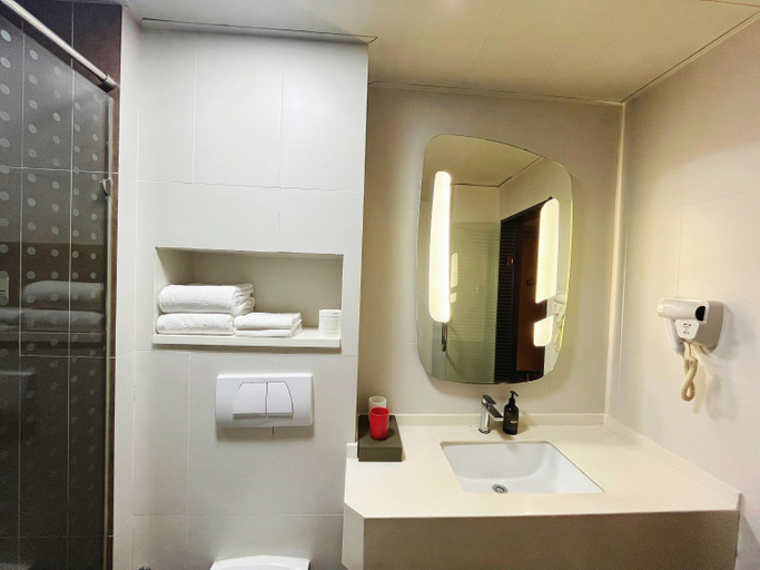 Bathroom 4, Ibis Hotel Yixing Longbeishan Forest Park, Wuxi
