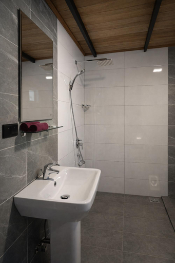 Bathroom 4, Forest Edge, Ambagamuwa