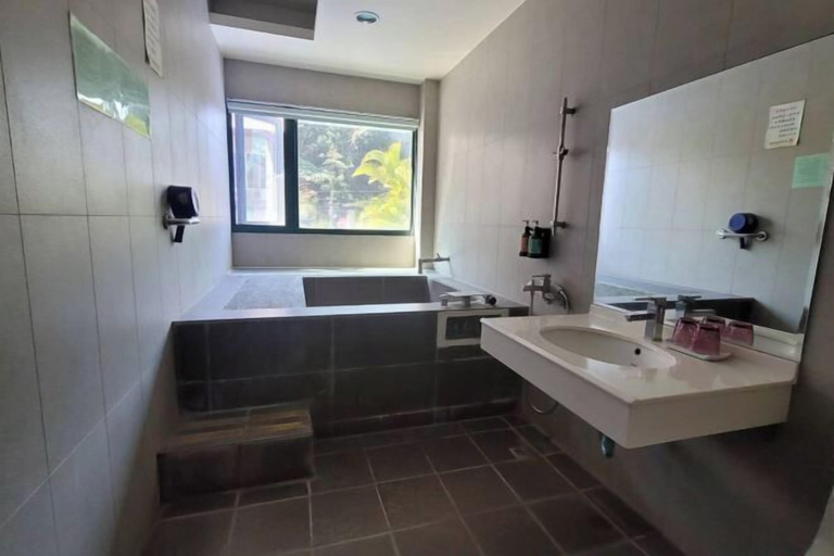 Bathroom 5, Xiang Ting, Nantou