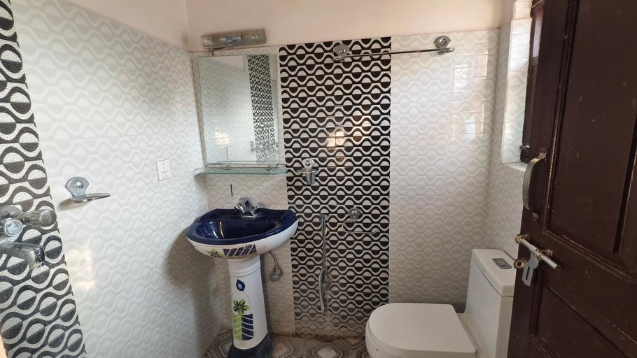 Bathroom, Kutumba kitchen, Gandaki