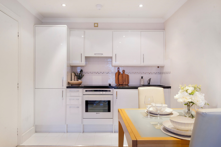 Private kitchen 4, Hertford Flat 15, London