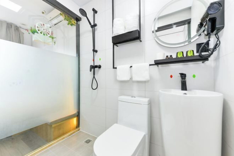 Bathroom 3, Changee Hotel MiNi (Shanghai Zhangjiang Jinke Road Subway Station), Shanghai