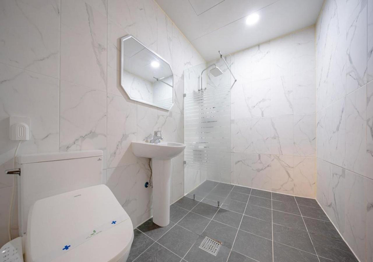 Bathroom 5, Mokpo New Ever Green Hotel, Muan