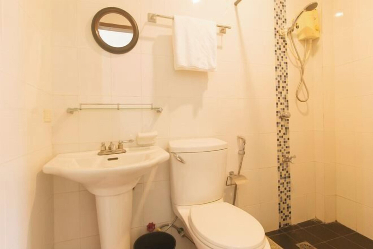 Bathroom 5, RedDoorz @ Garvs Boutique Hotel Boracay, Malay