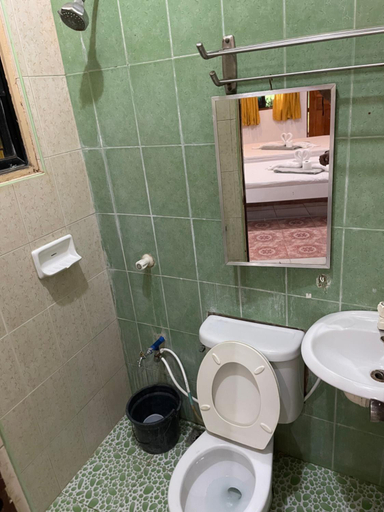 Bathroom 5, Austrias Guest House, El Nido