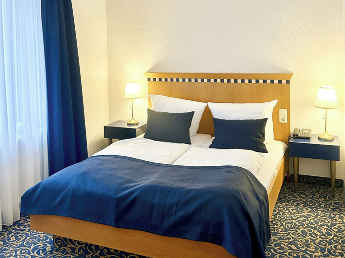 Bedroom 4, Hotel Am Kurpark Bad Salzelmen, Salzlandkreis