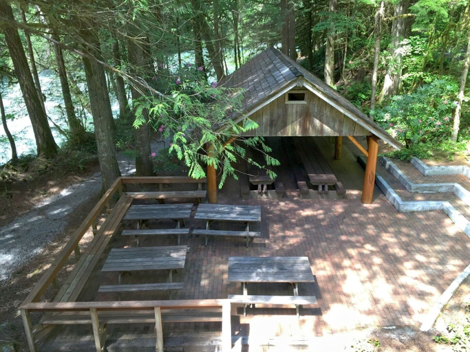 Outdoor dining 5, Glacier Mt Baker Lodging, Whatcom
