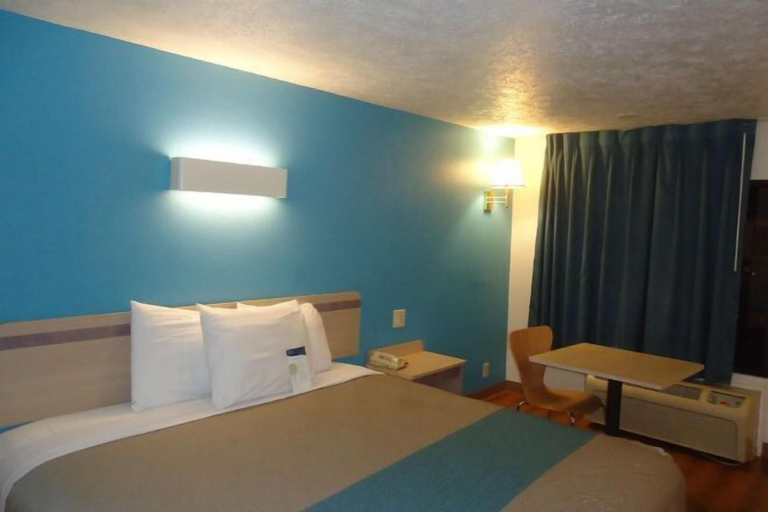 Room 4, Motel 6 Columbus, MS, Lowndes
