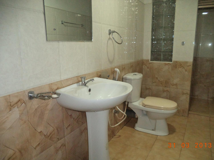 Bathroom 3, Green Woods Guest, K.F.G. & G. Korale