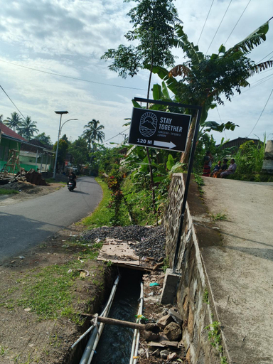 Others 4, Stay Together, Lombok