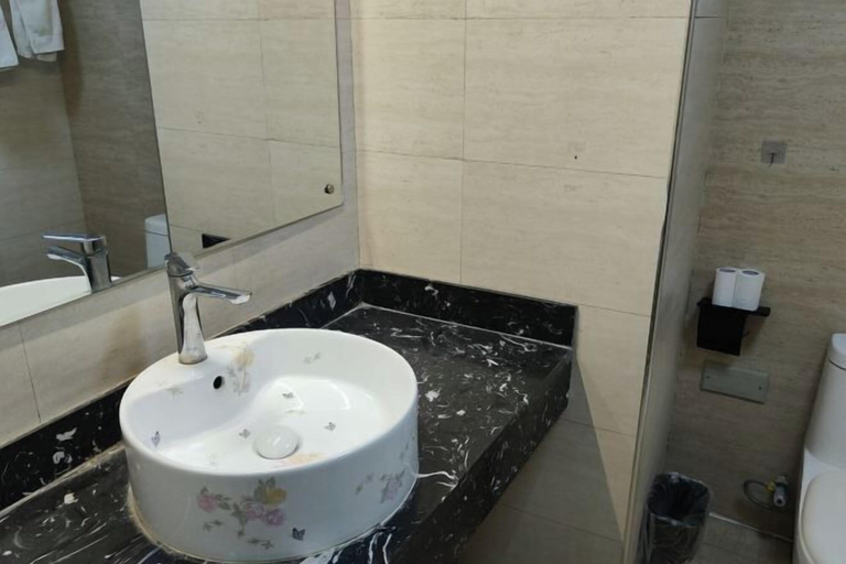 Bathroom 3, Hongdu Hotel, Bayin'gholin Mongol